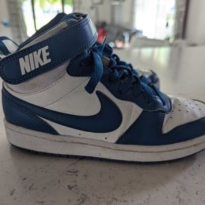 Nike youth size 4